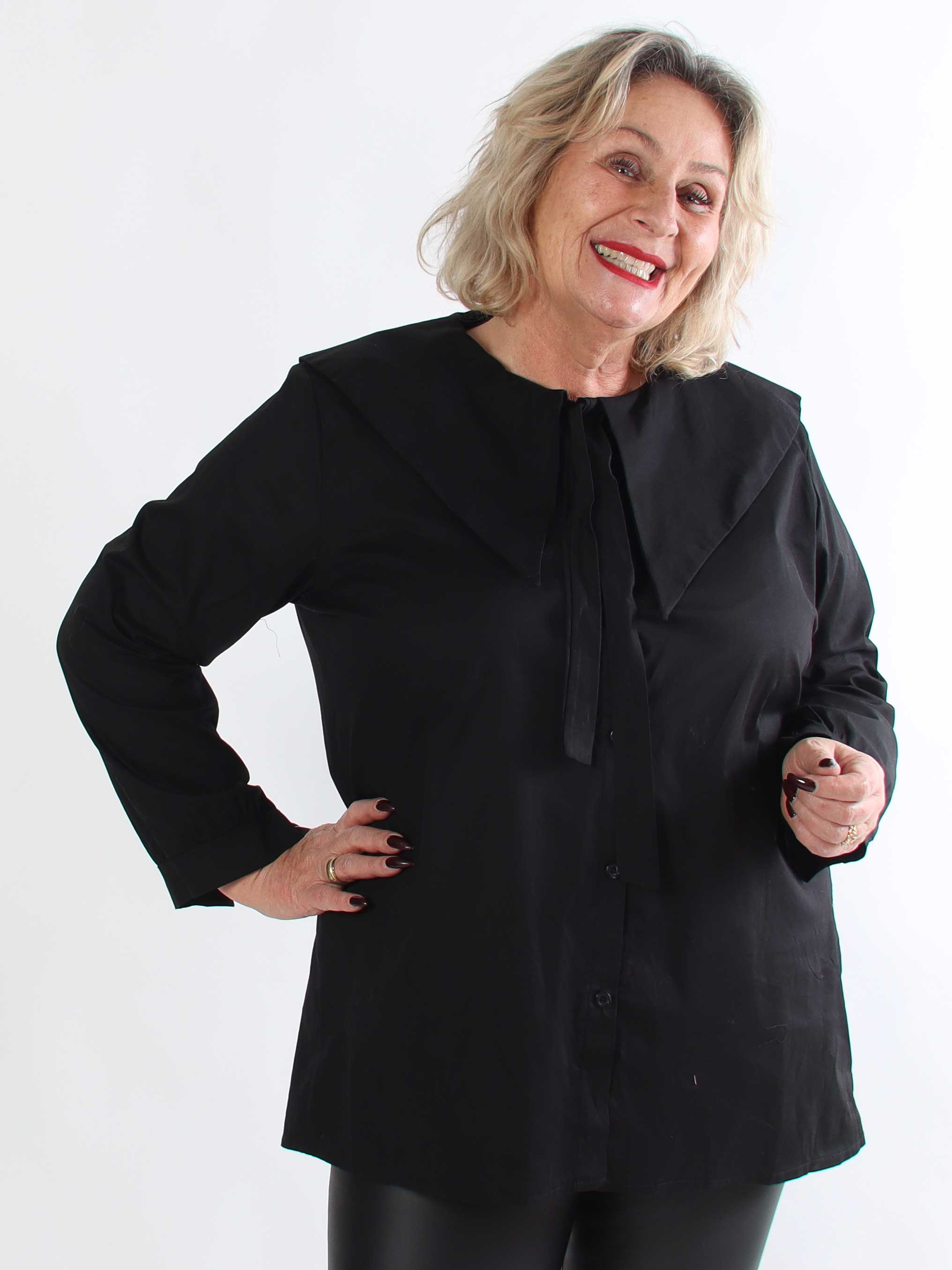 Venezia - Plus size skjorte i bomuld med stor krave og fint bindebånd